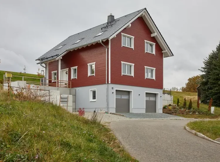 oelsnitz_aussenansicht-einfahrt-garage